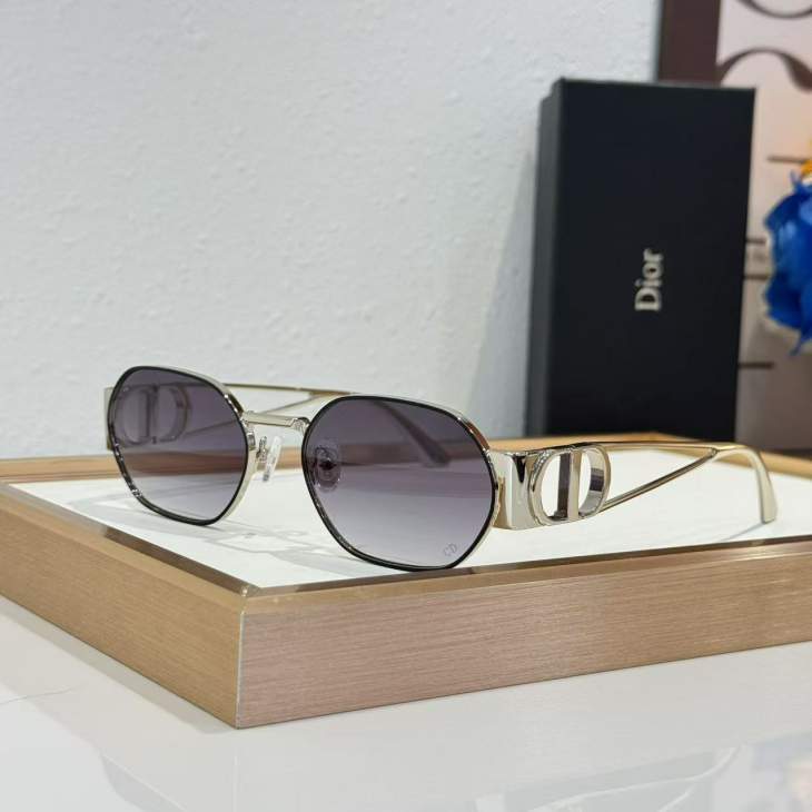 Picture of Dior Sunglasses _SKUfw76250389fw